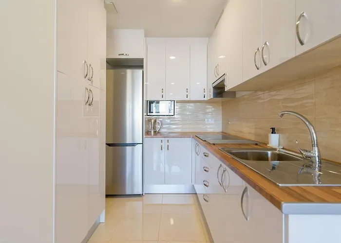 Lägenhet Bright Townhouse - Views - 5 Min Walk To The *