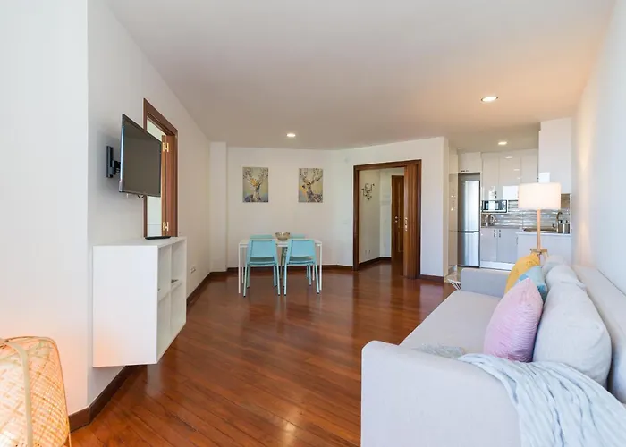 Bright Townhouse - Views - 5 Min Walk To The Lägenhet *