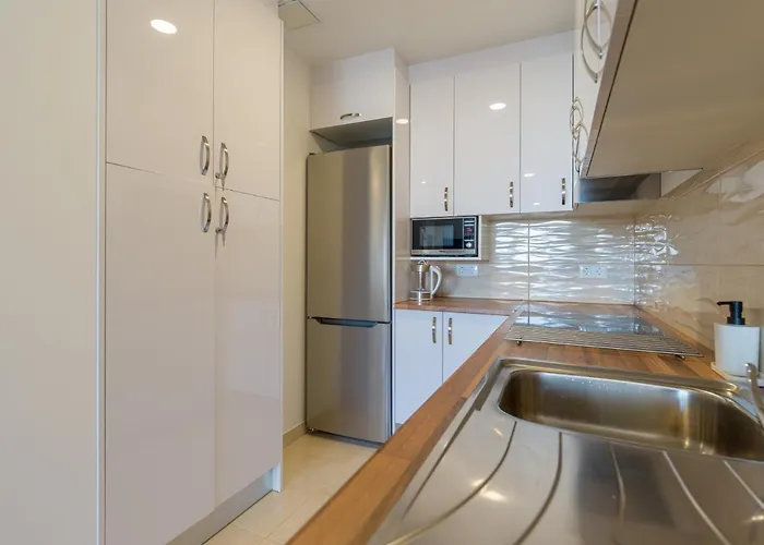 Bright Townhouse - Views - 5 Min Walk To The Lägenhet