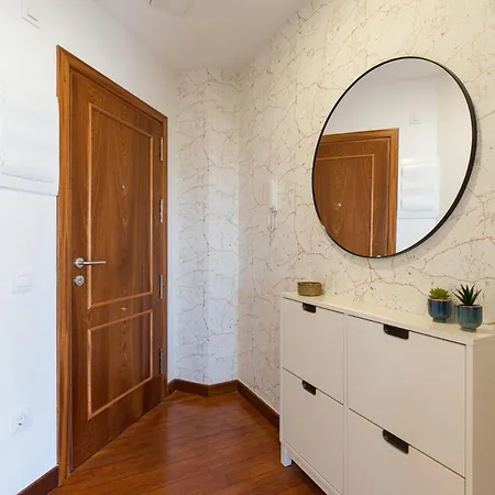 Bright Townhouse - Views - 5 Min Walk To The