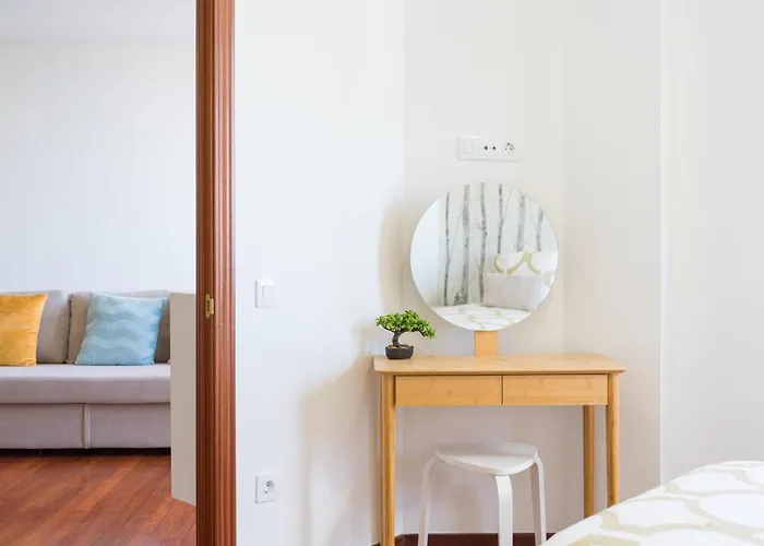 דירה Bright Townhouse - Views - 5 Min Walk To The *