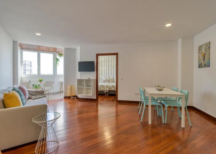 דירה Bright Townhouse - Views - 5 Min Walk To The *