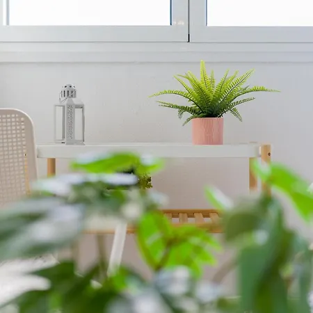 Daire Bright Townhouse - Views - 5 Min Walk To The *