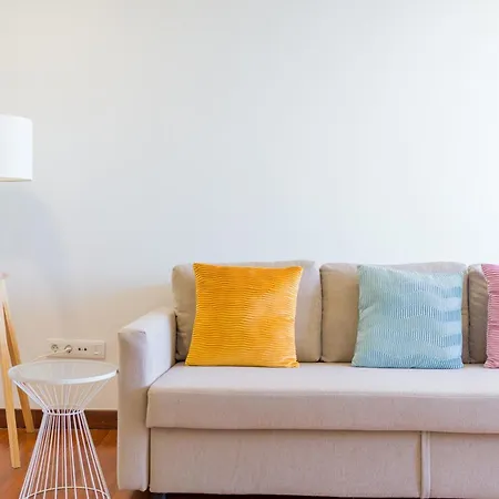 Daire Bright Townhouse - Views - 5 Min Walk To The *
