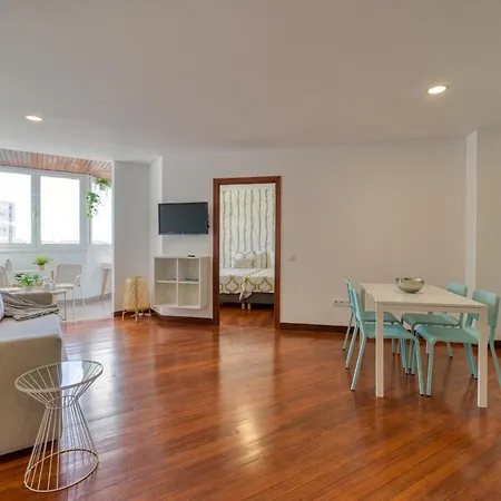 Daire Bright Townhouse - Views - 5 Min Walk To The *