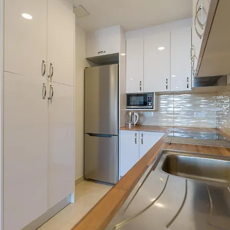 Bright Townhouse - Views - 5 Min Walk To The Daire
